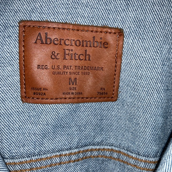 Abercrombie & Fitch Men's Light Blue Denim Jacket - Picture 6 of 8